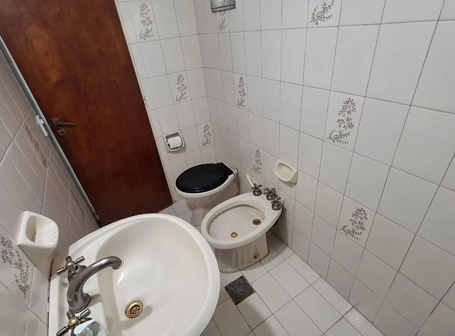 CASA 6 AMB CON COCHERA Y PARQUE EN VENTA, QUILMES 2