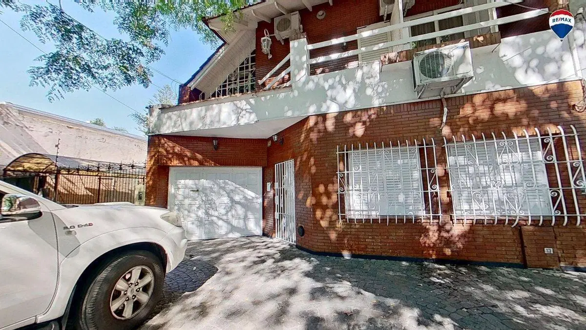 Casa 5 ambientes en venta en Banfield con pileta 3