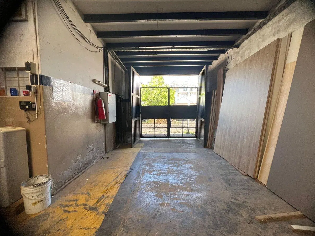 GALPON EN VENTA CON OFICINAS EN AVELLANEDA 2