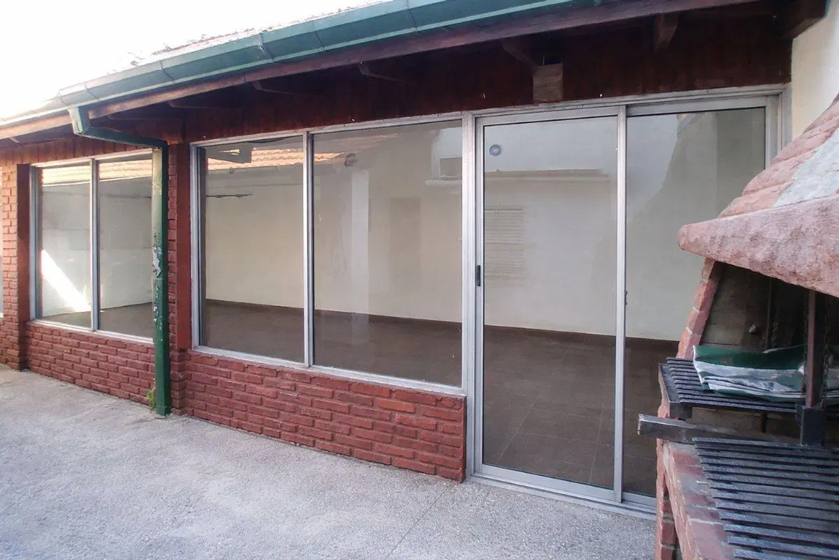 CASA 3AMB VENTA EN PINEYRO CON QUINCHO Y COCHERA 5
