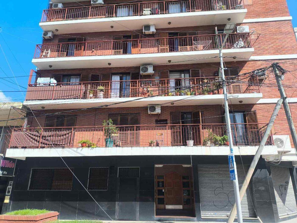 Departamento 3 ambientes en venta en Wilde centro
