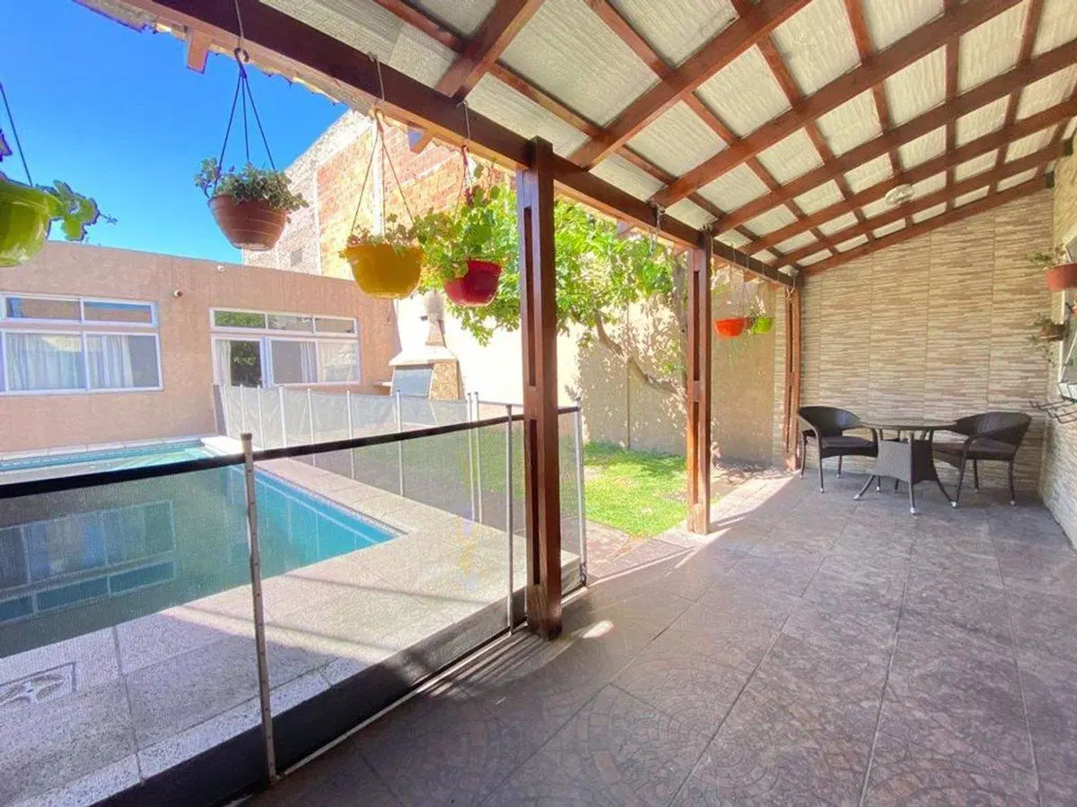 CASA 3 AMB EN VENTA EN SAN JUSTO PILETA COCHERA 3