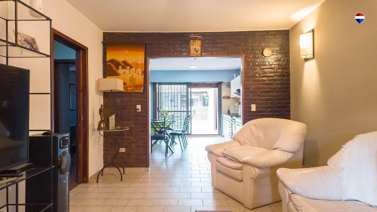 VENTA CASA 3 AMB C/PARQUE ,COCHERA,QUINCHO BERNAL 3