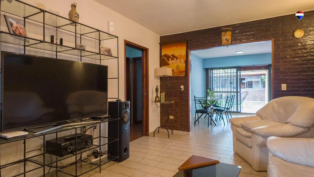 VENTA CASA 3 AMB C/PARQUE ,COCHERA,QUINCHO BERNAL 2