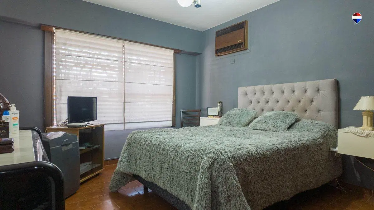 VENTA CASA 3 AMB C/PARQUE ,COCHERA,QUINCHO BERNAL 5