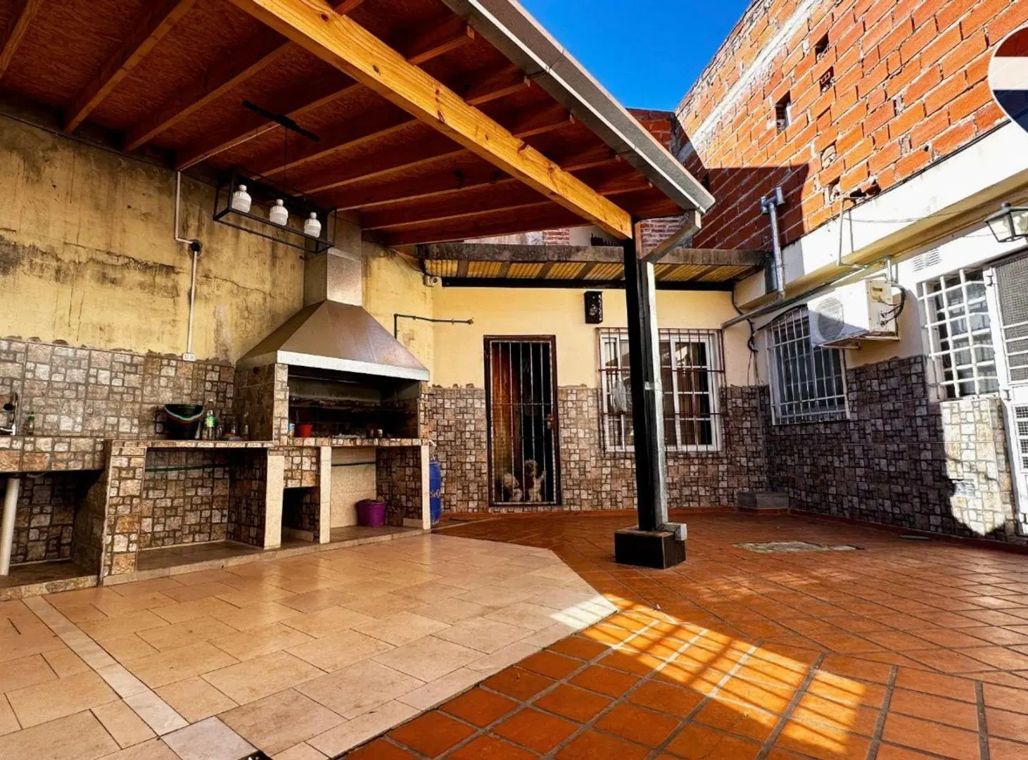 VENTA CASA 3 AMBIENTES CON COCHERA Y PATIO 5