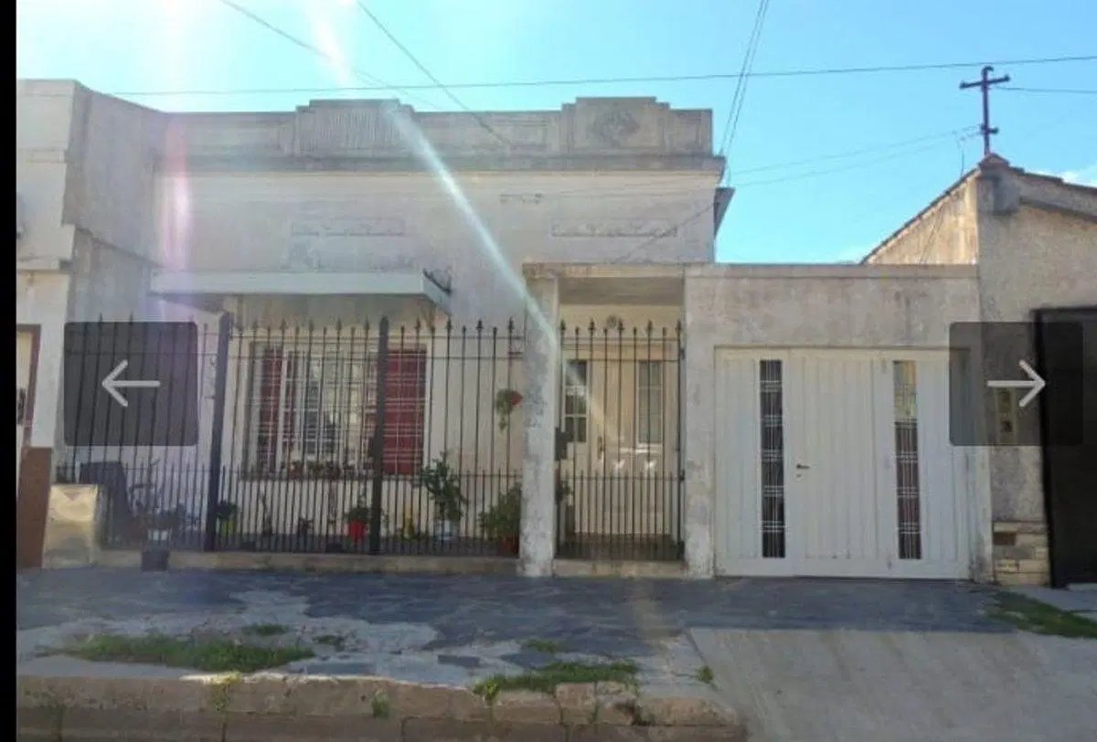 CASA Y DEPTO IDEAL 2 FLIAS EN VENTA EN ESCALADA 4