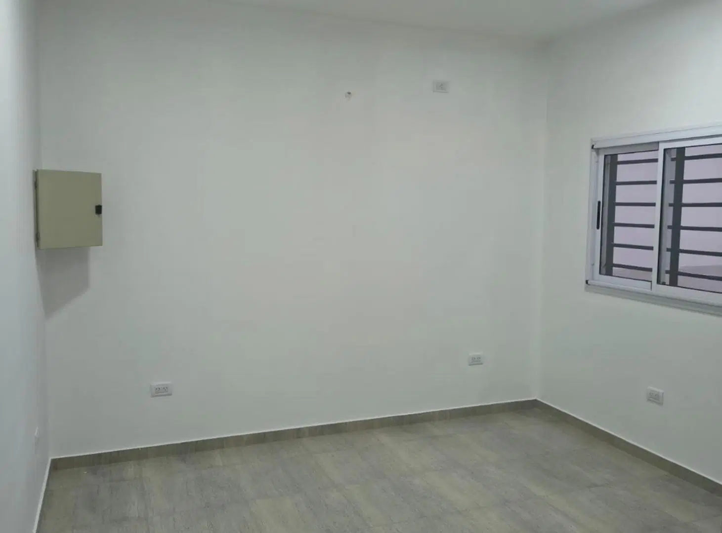 Alquiler deposito/galpon 270 mtrs en bernal 5