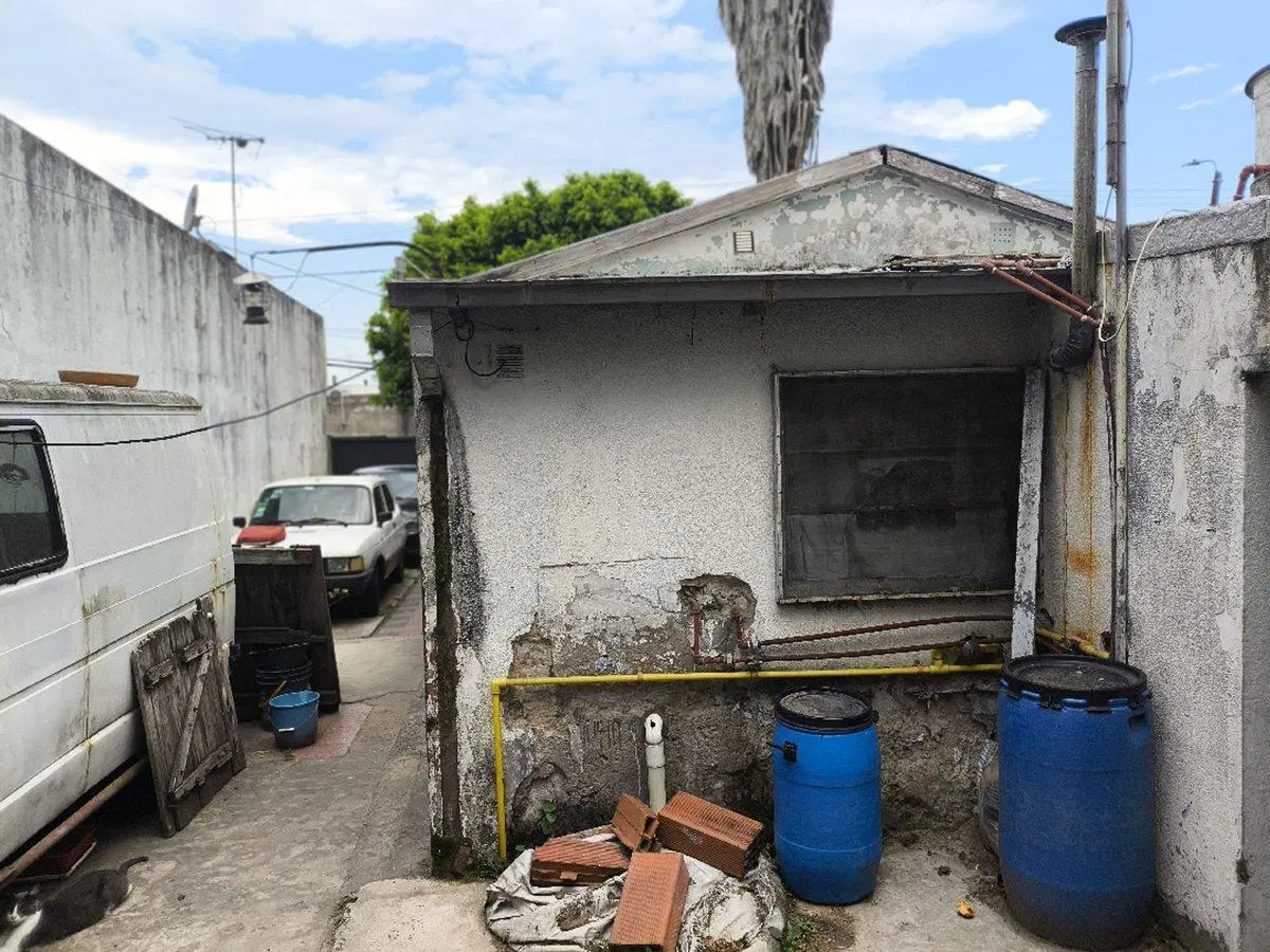 Venta Casa con Terreno en Ezpeleta Oeste (Quilmes) 2