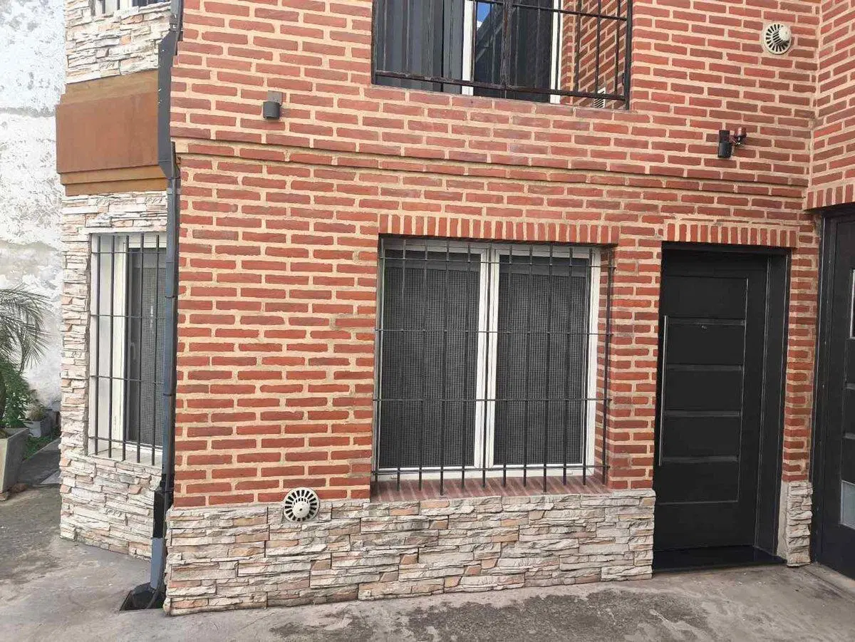 Venta Casa 5 amb en Longchamps + dpto de 2 amb 2