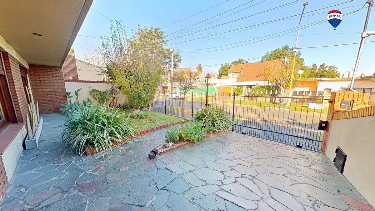 Foto de CASA 5 AMB VENTA QUILMES OESTE PERMUTA APTO CRED, imagen 1