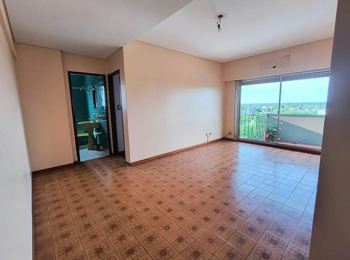 VENTA DEPARTAMENTO 2 AMB VARELA CENTRO 5