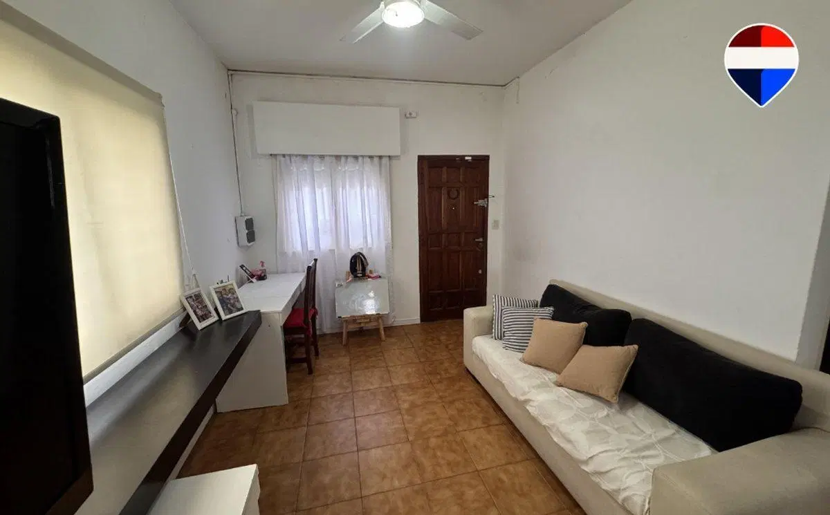 VENTA CASA 3 AMBIENTES CON JARDIN COCHERA DOBLE 8