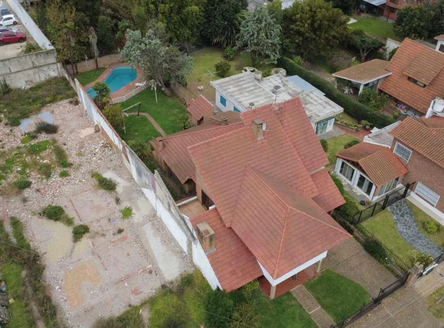 VENTA CASA 8AMB ADROGUÉ 4
