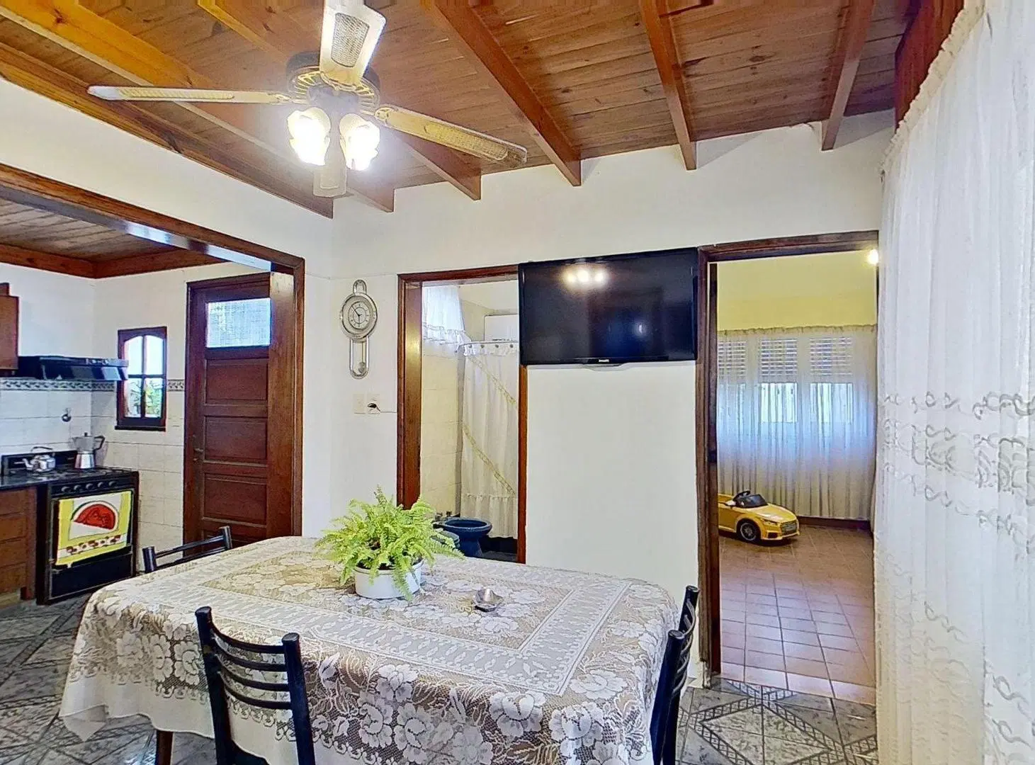 CASA 3 AMBIENTES CON COCHERA PATIO SARANDI VENTA 2