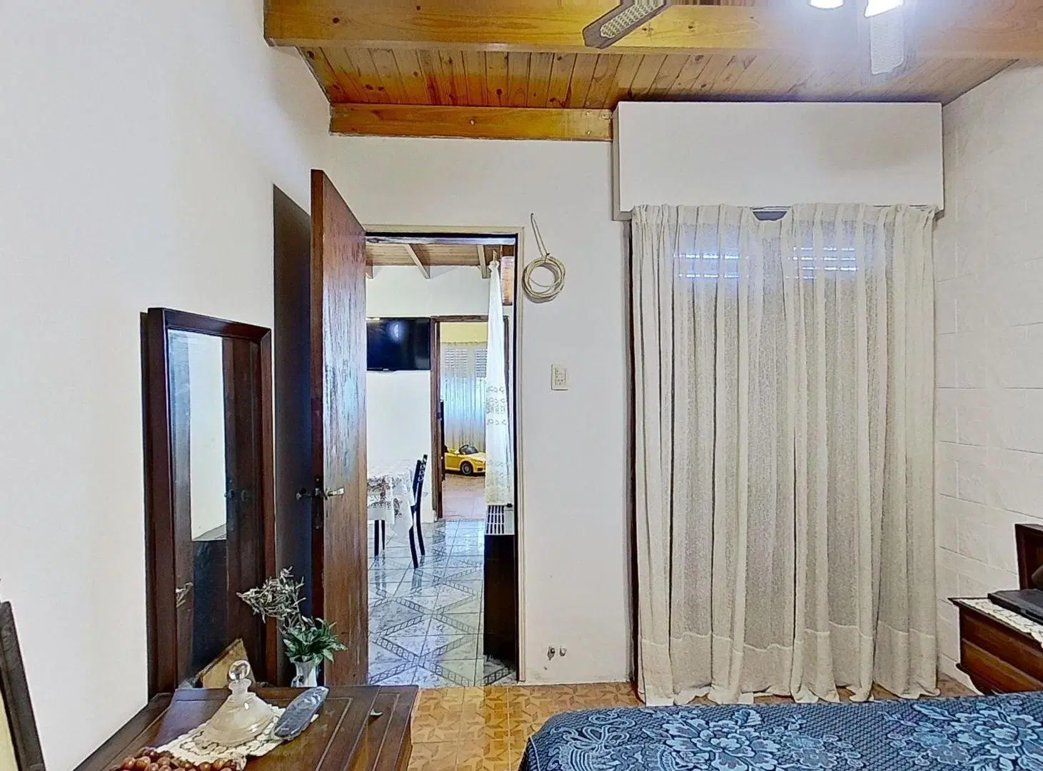 CASA 3 AMBIENTES CON COCHERA PATIO SARANDI VENTA 5