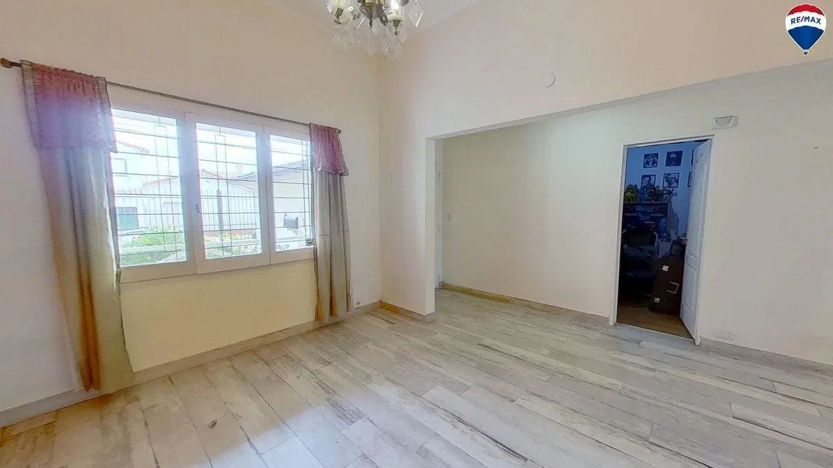 VENTA CASA 5 AMBIENTES PILETA Y COCHERA QUILMES 4