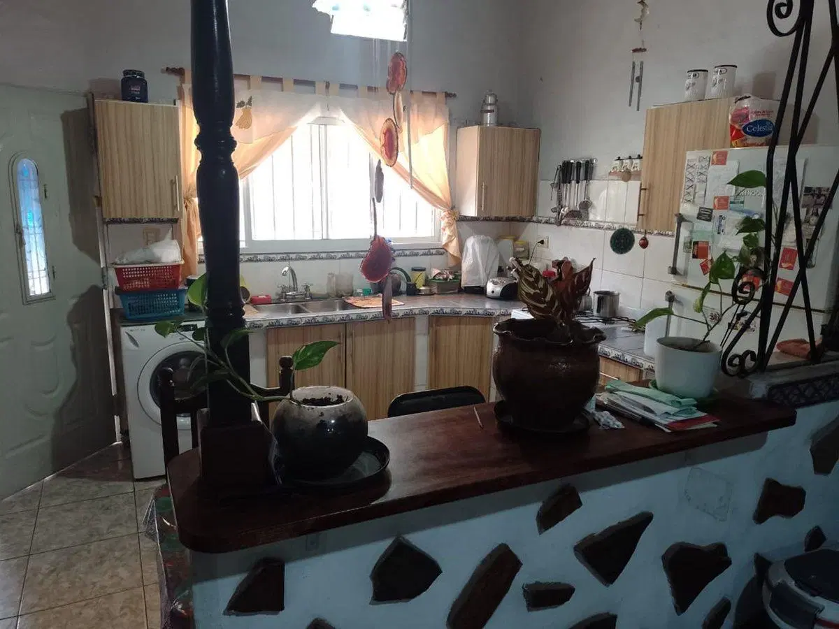 CASA 4 AMBIENTE CON JARDIN EN VENTA EN EZPELETA 4