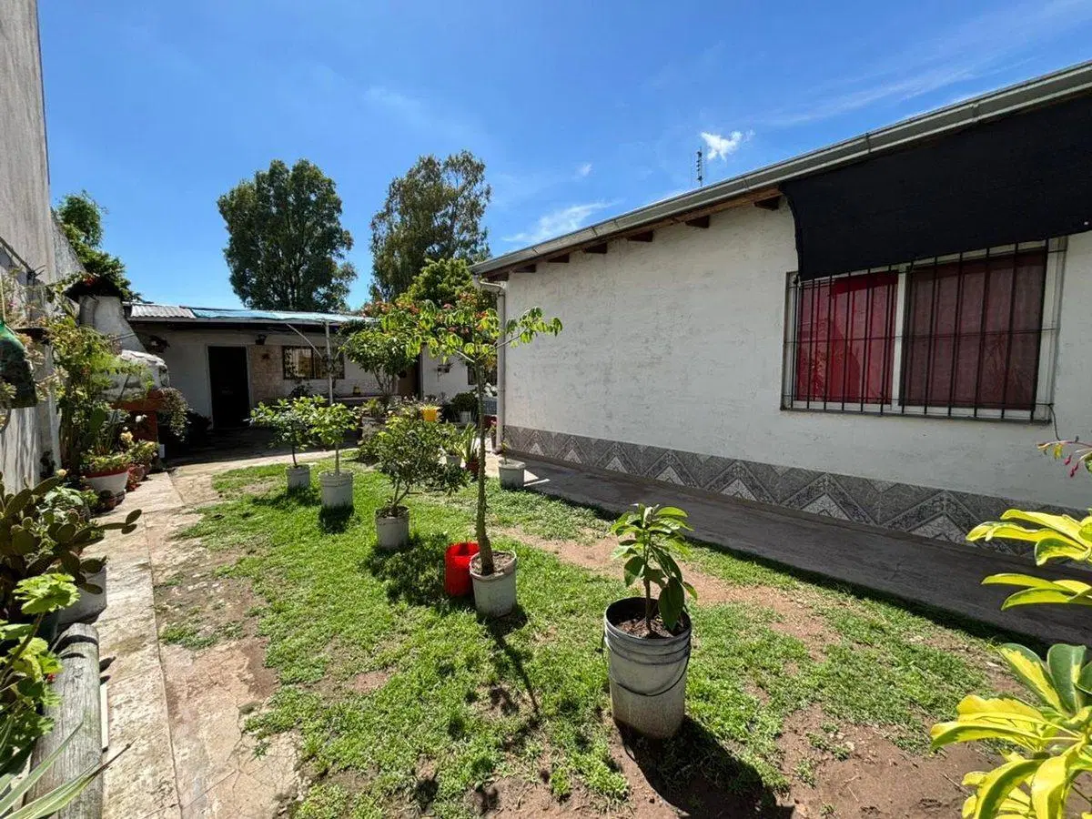 CASA 4 AMBIENTE CON JARDIN EN VENTA EN EZPELETA 5