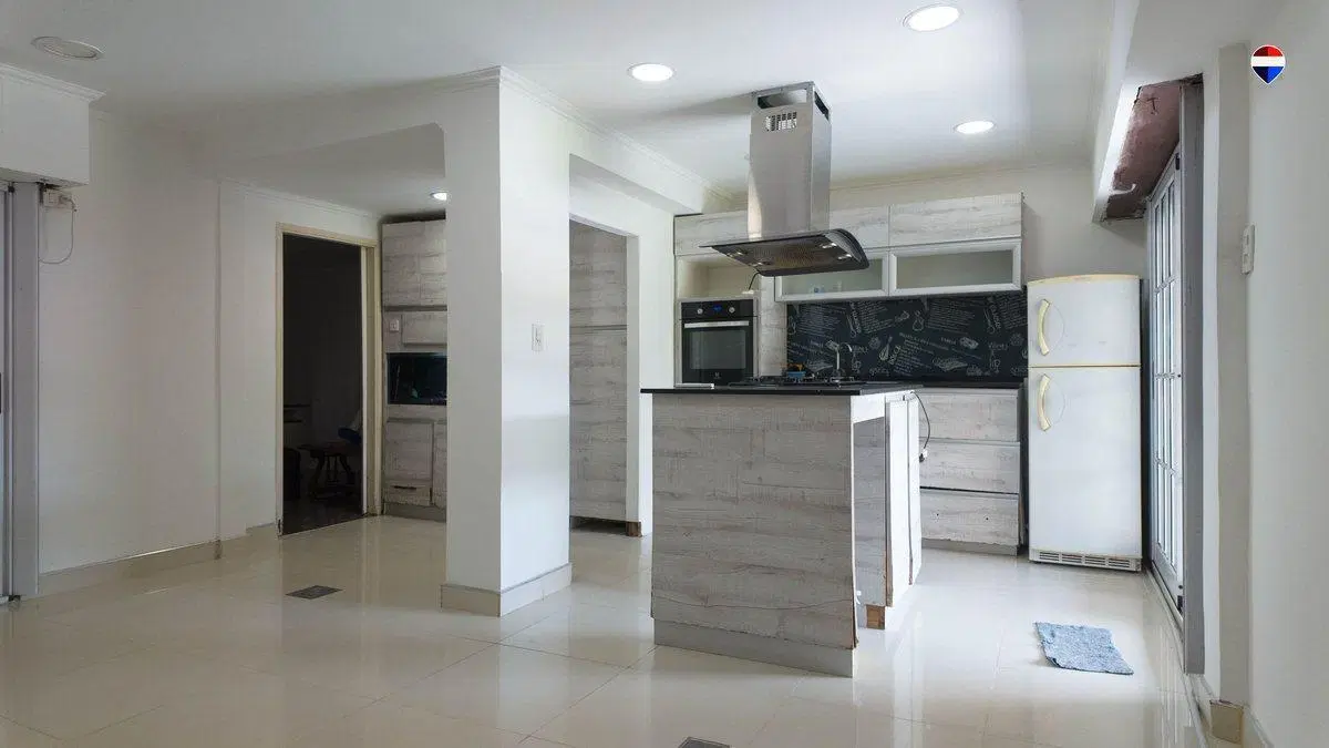 VENTA CASA 3 AMB CON PATIO, PILETA Y COCHERA 3