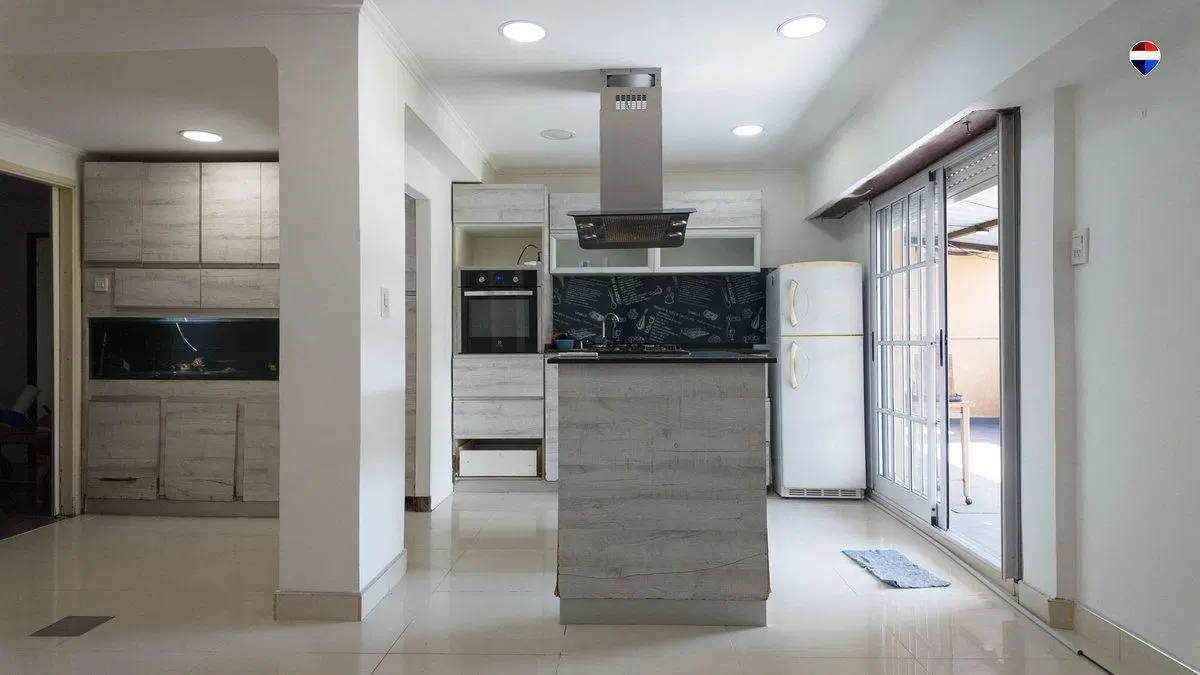 VENTA CASA 3 AMB CON PATIO, PILETA Y COCHERA 2