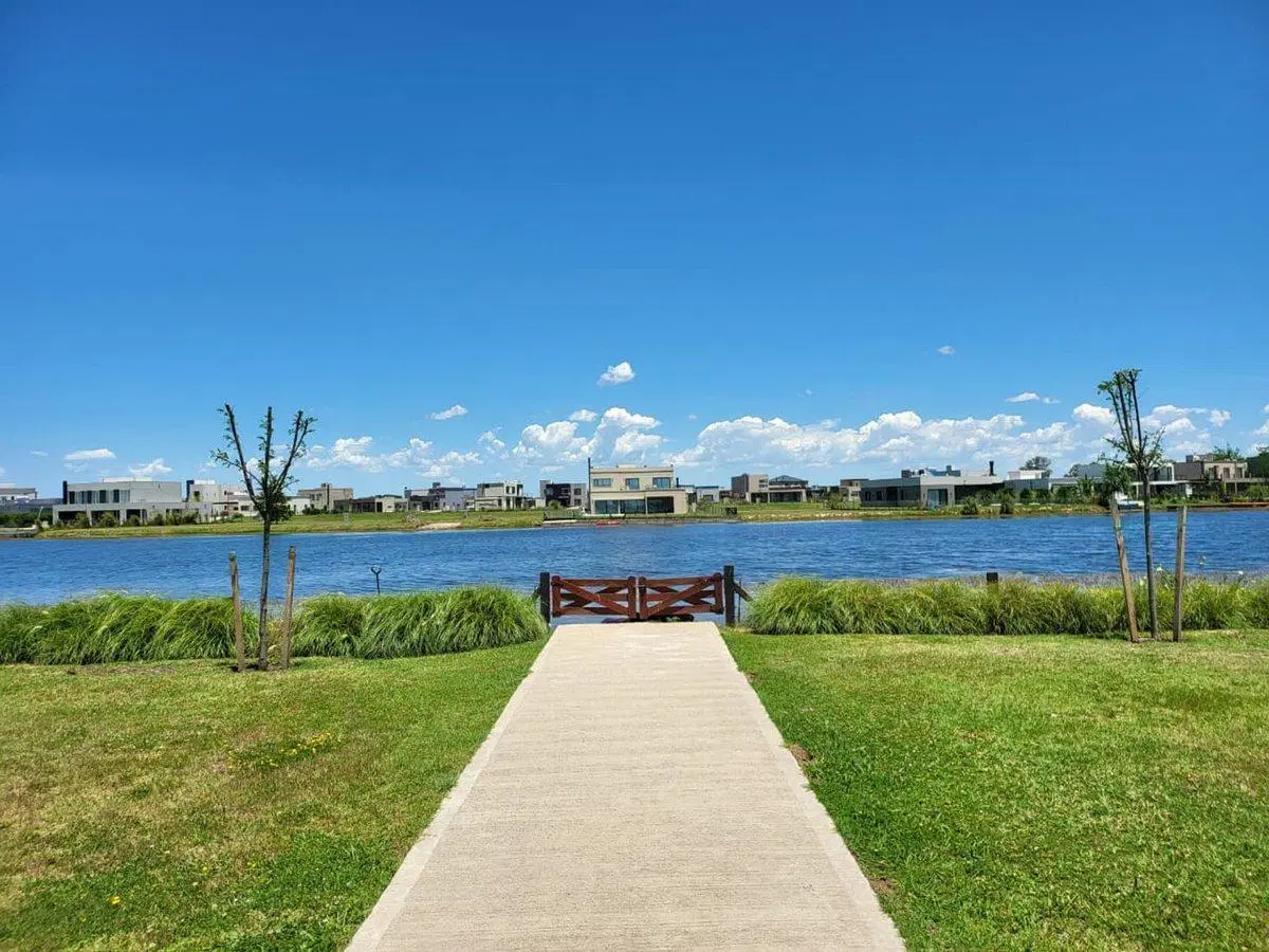 LOTE EN VENTA EN SANTA CLARA AL SUR A LA LAGUNA 4