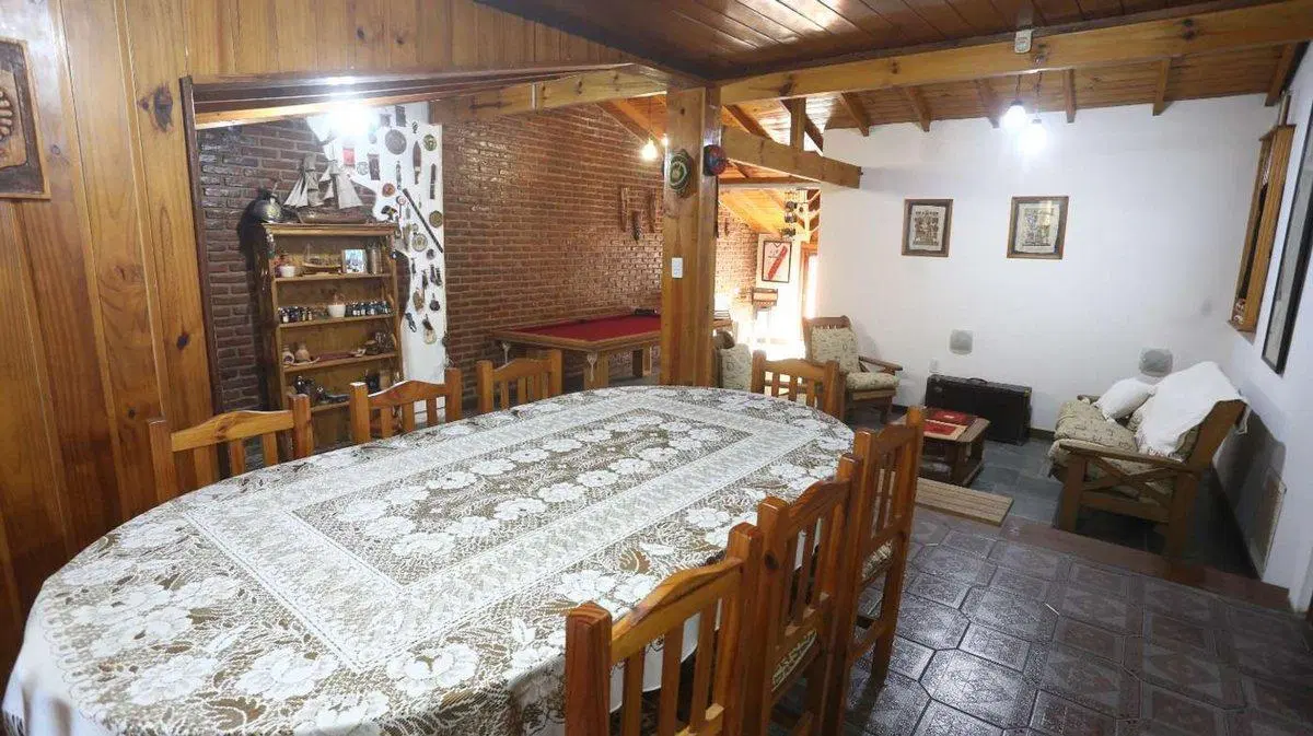 CASA 5 AMBIENTES EN VENTA EN EL TREBOL CON PILETA 8