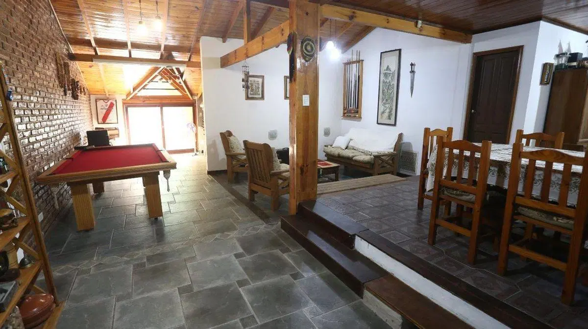 CASA 5 AMBIENTES EN VENTA EN EL TREBOL CON PILETA 3