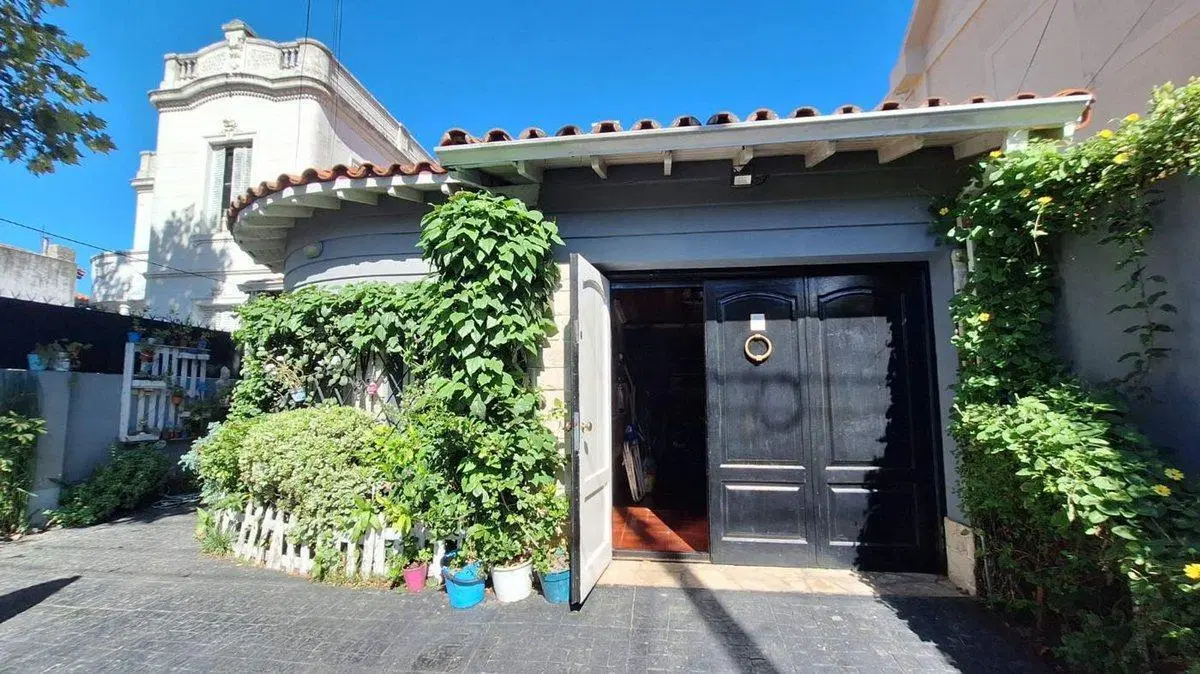 CASA 3 AMBIENTES, VENTA EN QUILMES CON PARQUE 4
