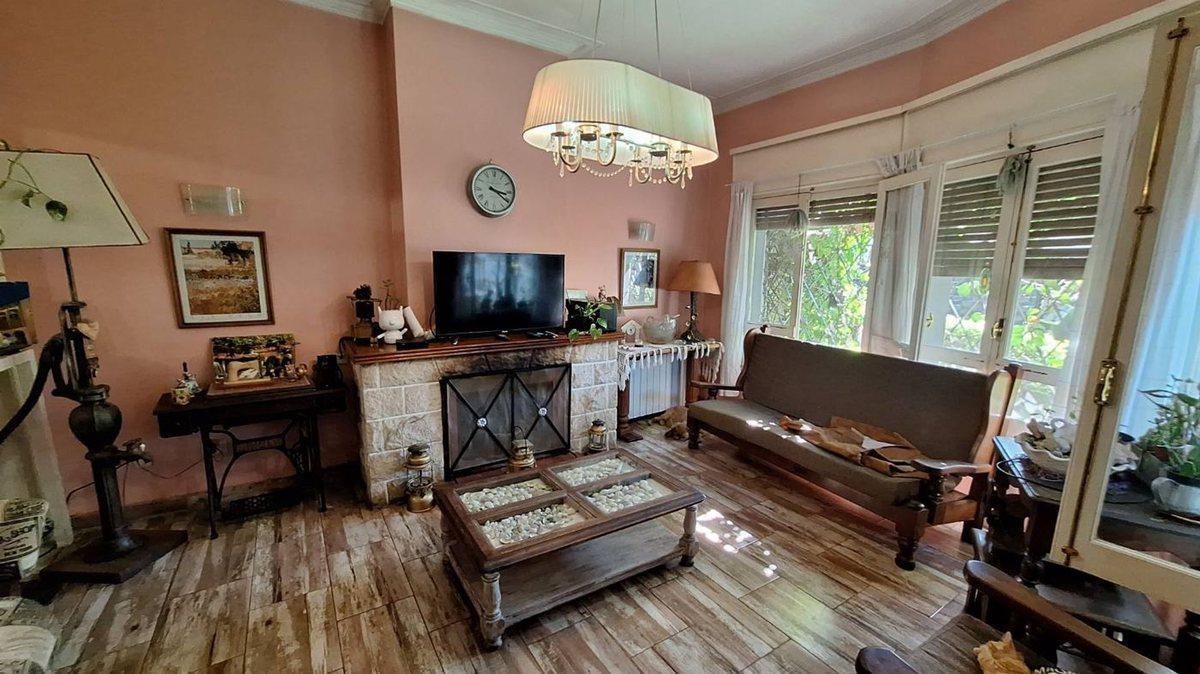 CASA 3 AMBIENTES, VENTA EN QUILMES CON PARQUE