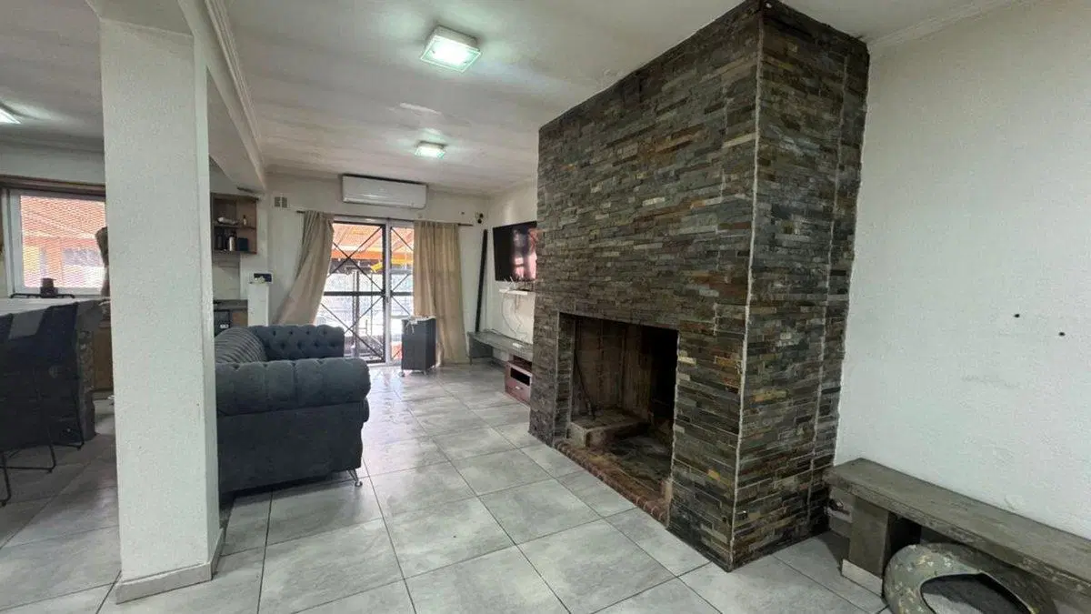CASA 5 AMBIENTES, EN VENTA EN RANELAGH CON LOCAL 3
