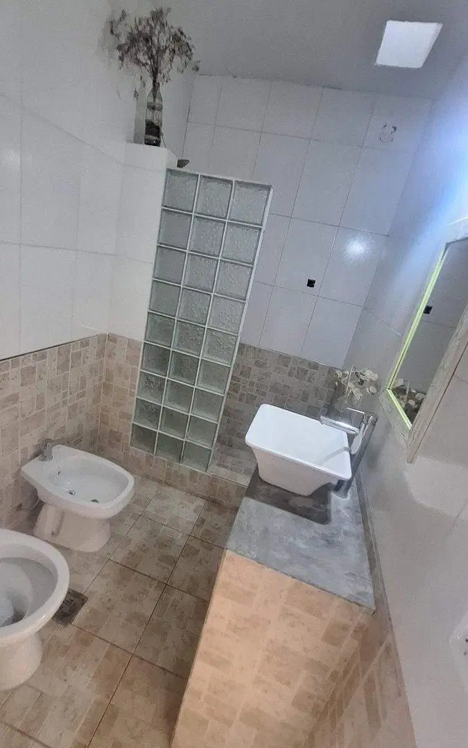CASA 5 AMBIENTES, EN VENTA EN RANELAGH CON LOCAL 4