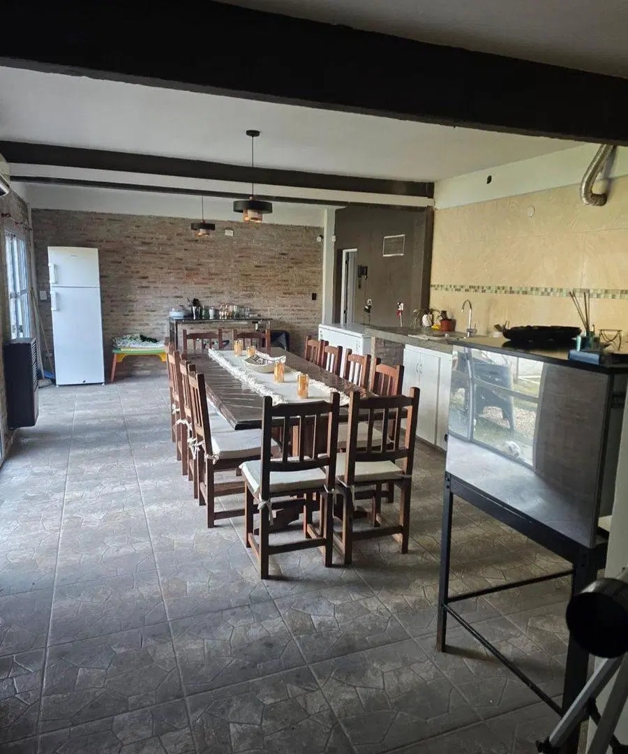 CASA 5 AMBIENTES, EN VENTA EN RANELAGH CON LOCAL 4