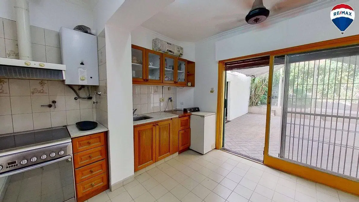 VENTA PH AL FRENTE 3 AMB C/PATIO Y COCHERA,BERNAL! 2
