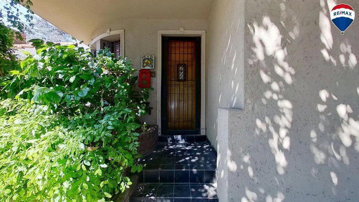 VENTA PH AL FRENTE 3 AMB C/PATIO Y COCHERA,BERNAL! 2