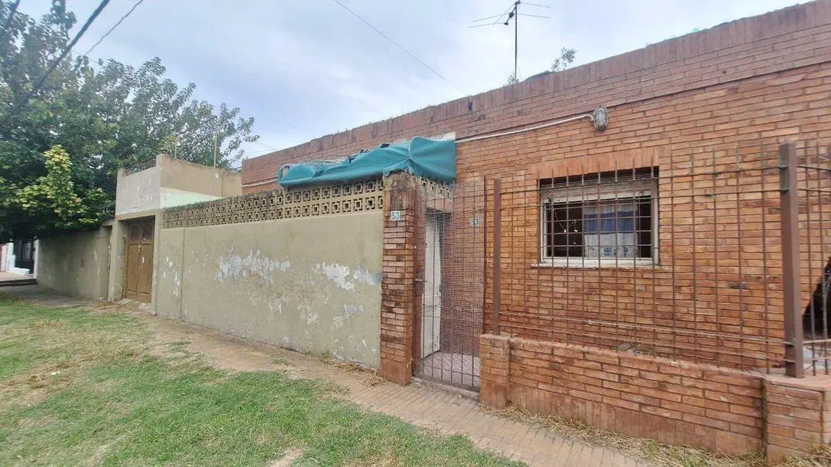 CASA 3 AMB, VENTA A REFACCIONAR CON PATIO, QUILMES 5