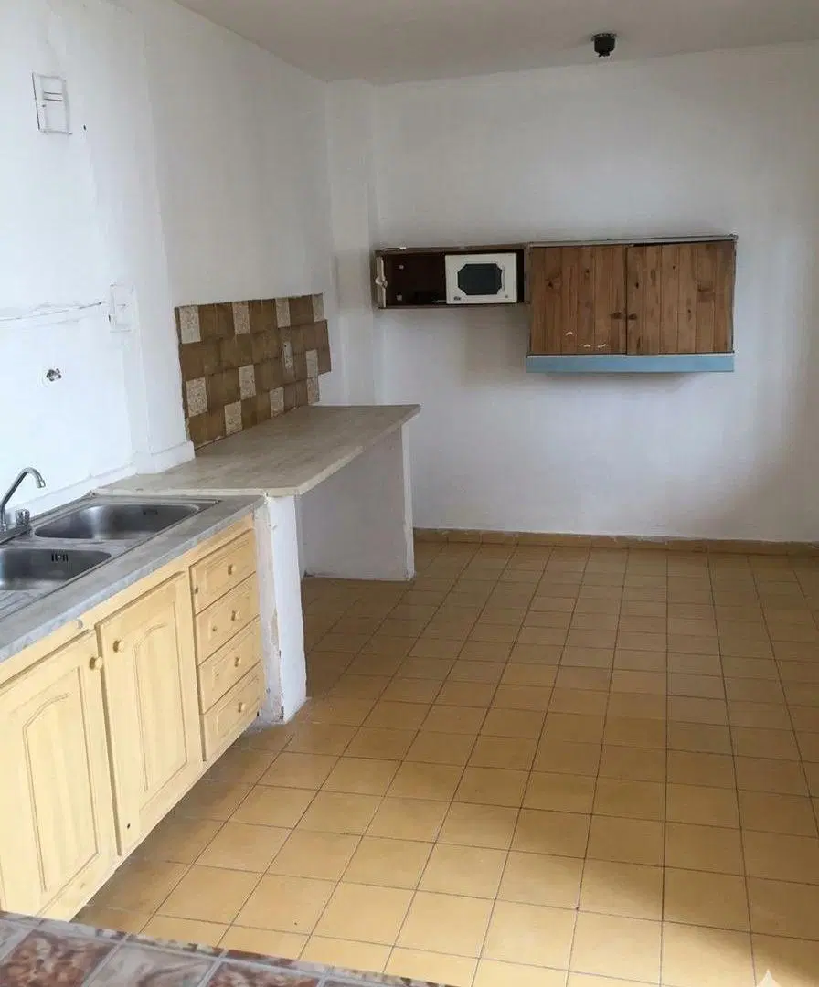 LOTE CON CASA 5 AMB EN VENTA EN BERAZATEGUI 3
