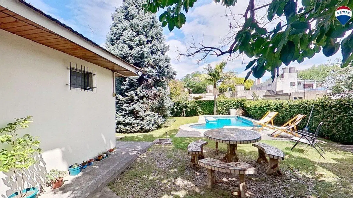 VENTA CASAS FCIO VARELA CENTRO CON PILETA 3