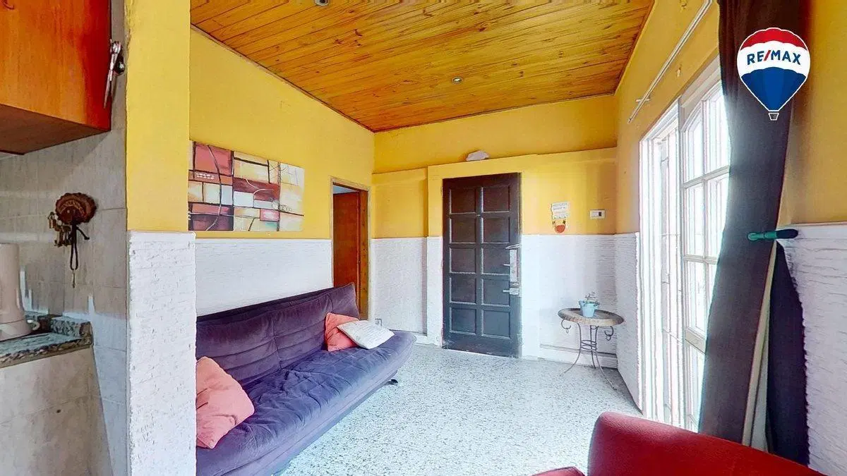 VENTA CASA 3 AMB CON PATIO Y COCHERA LANUS 4