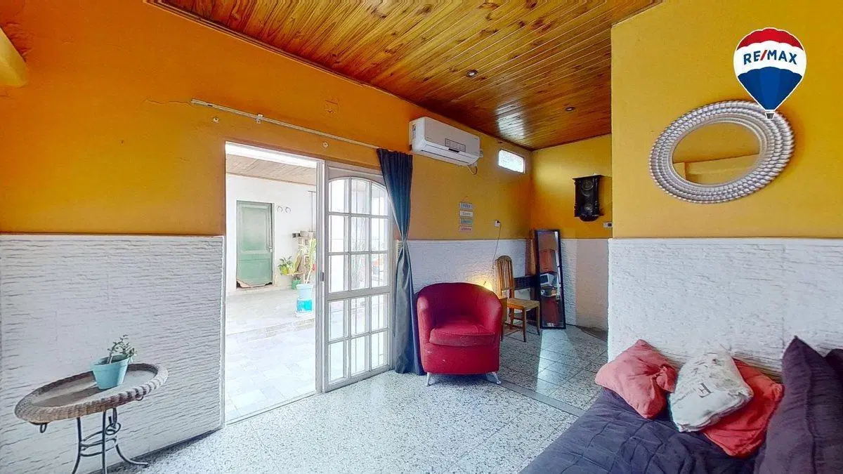 VENTA CASA 3 AMB CON PATIO Y COCHERA LANUS 3