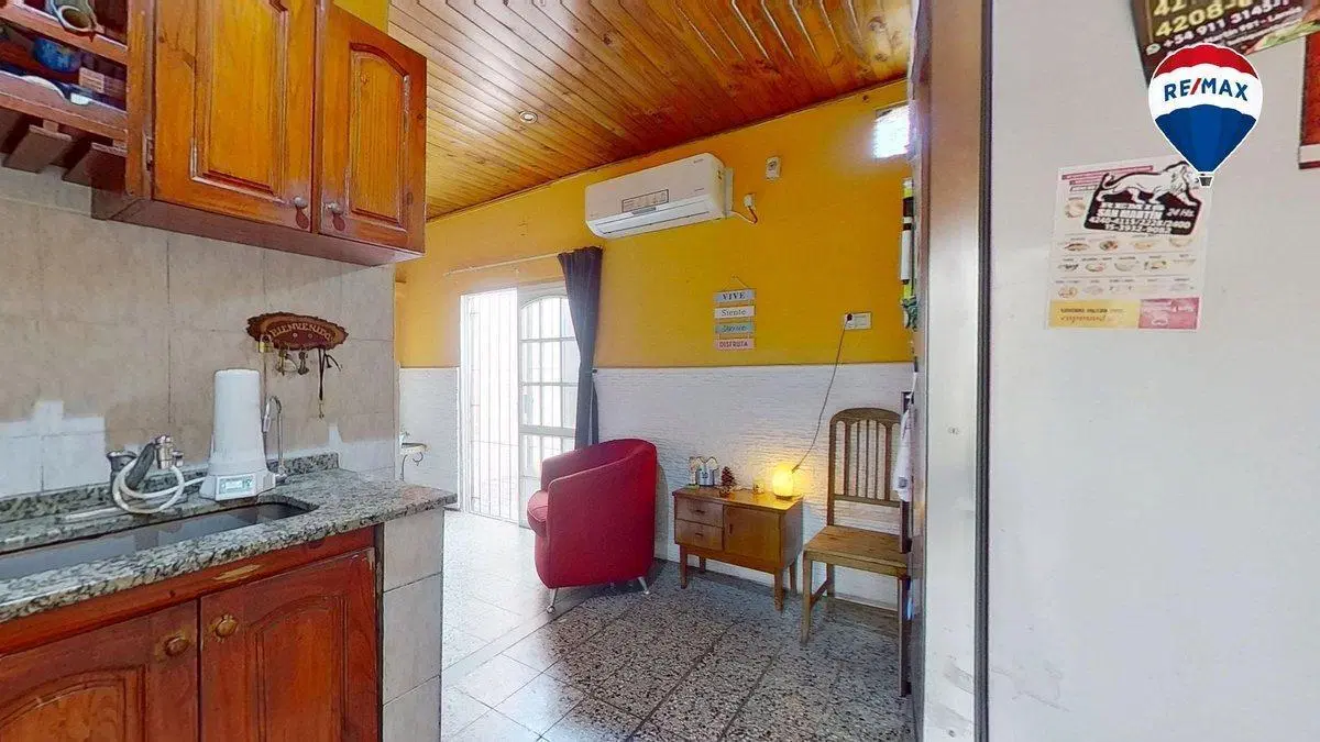 VENTA CASA 3 AMB CON PATIO Y COCHERA LANUS 2