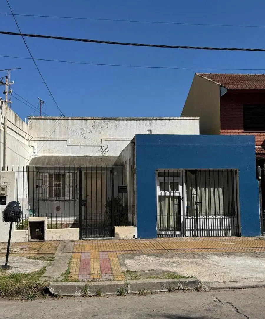 CASA 4 AMBIENTES EN VENTA EN LANUS CON GRAN PARQUE 3