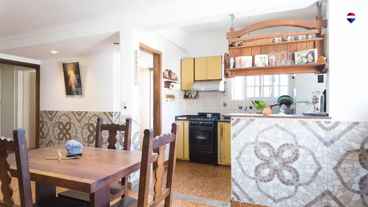 VENTA CASA MULTIFAMILIAR  CON COCHERA CRUCECITA 5