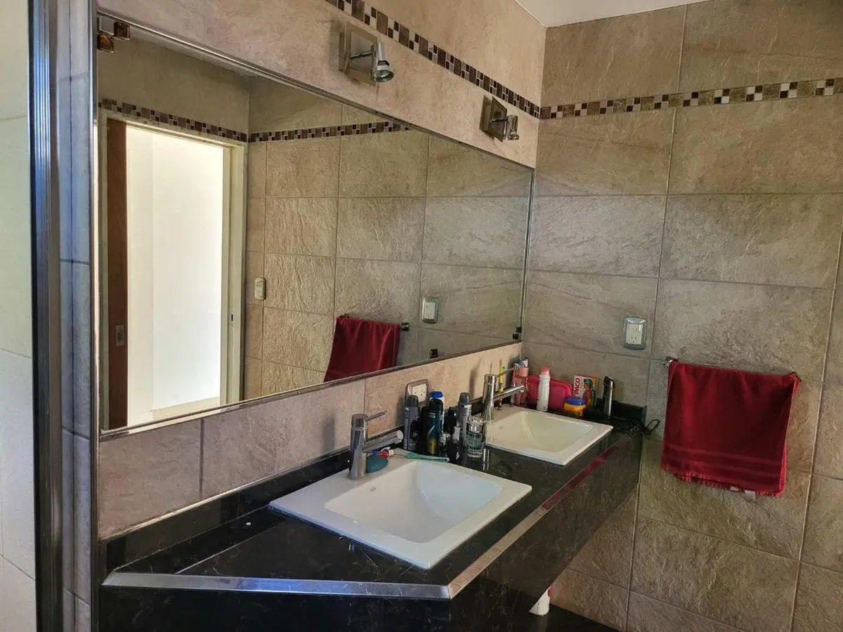 CASA 6 AMBIENTES VENTA LUIS GUILLON APTA CREDITO 5