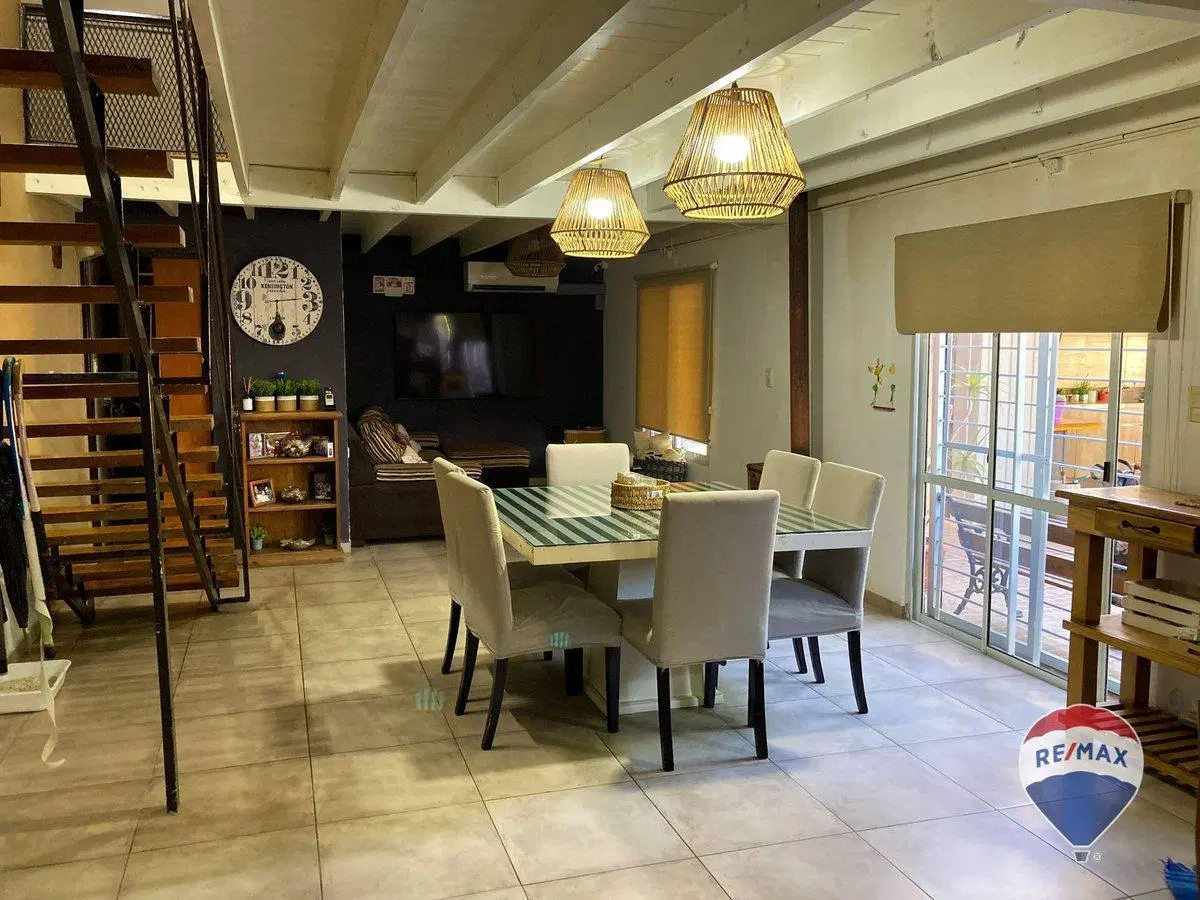 CASA 4 AMBIENTES EN VENTA EN LA UNION CON PILETA 2