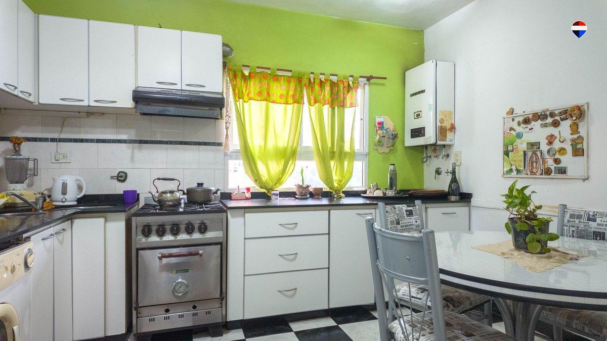 Foto de DEPTO 4 AMB EN VENTA EN SARANDI A MTS DE AV MITRE, imagen 2