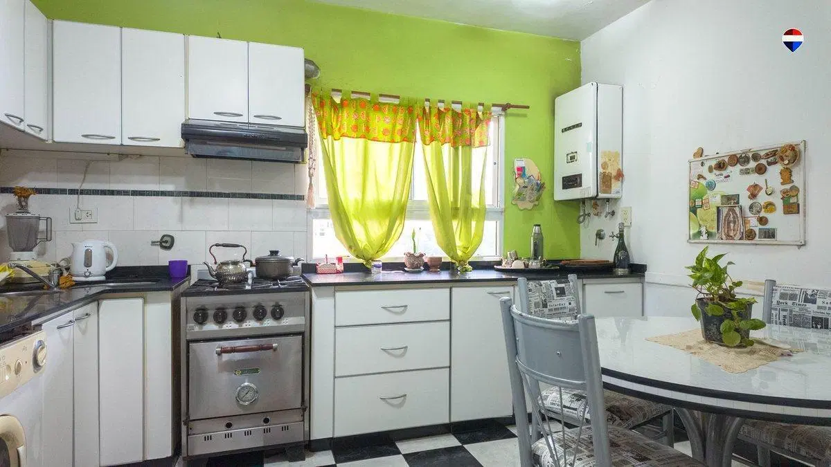 DEPTO 4 AMB EN VENTA EN SARANDI A MTS DE AV MITRE 2