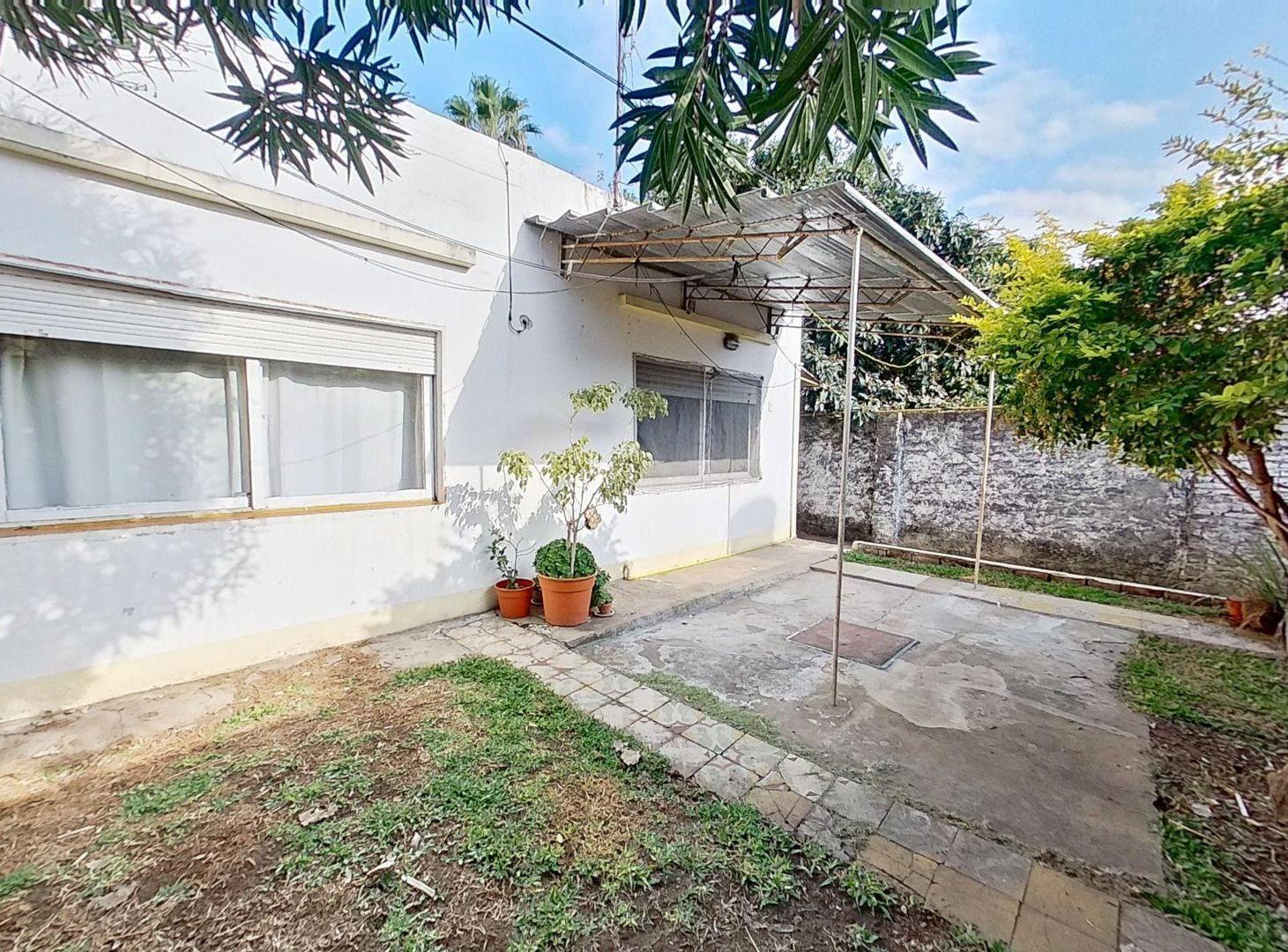 PH 3 AMBIENTES EN VENTA EN BERNAL CON PATIO