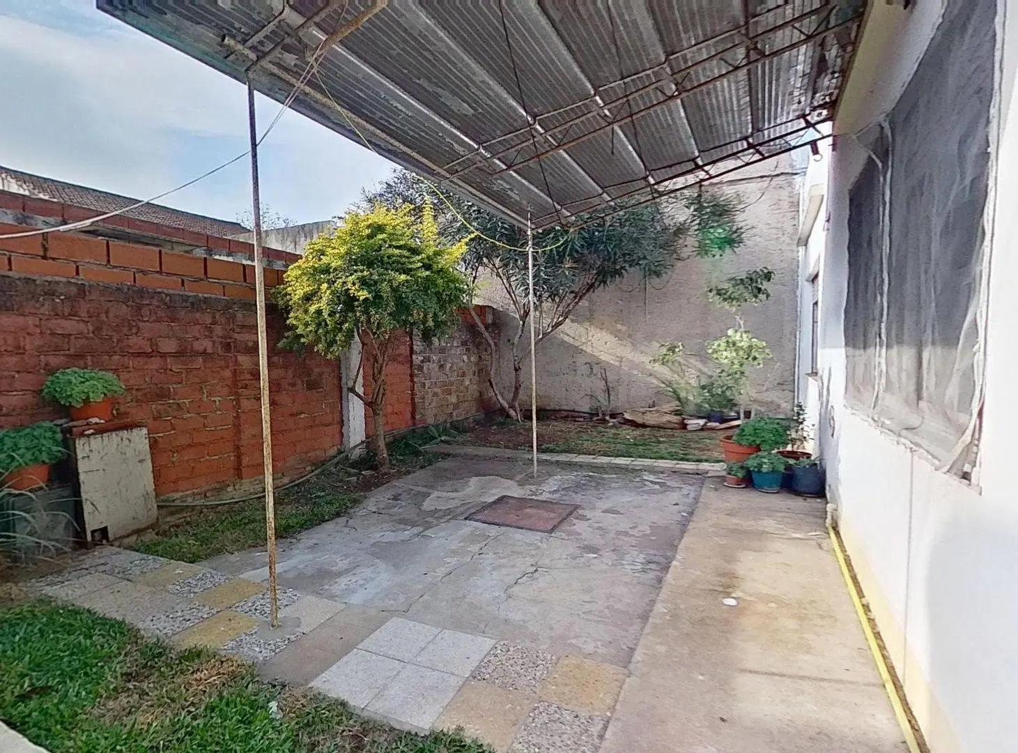 PH  3 AMBIENTES EN VENTA EN BERNAL CON PATIO 3