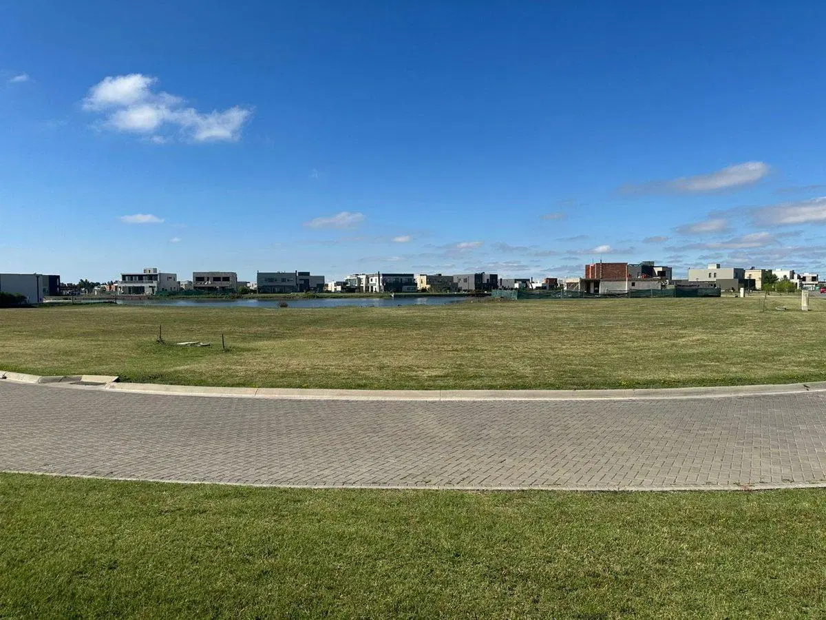 VENTA LOTE 900m2 SEBASTIAN GABOTO BERAZATEGUI 4